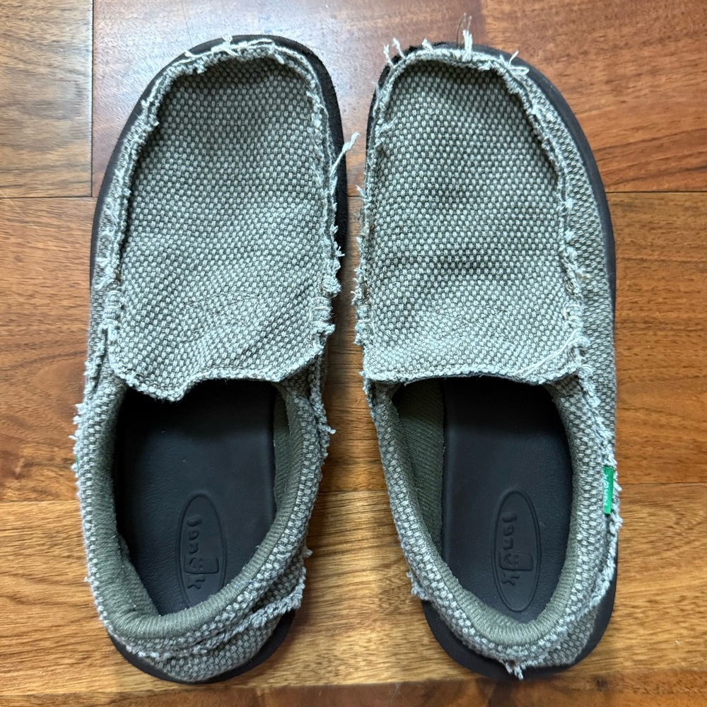 Sanuk China Slip-on Loafer Men’s Size 6/Euro 39 in Black Grey Beach Surfer